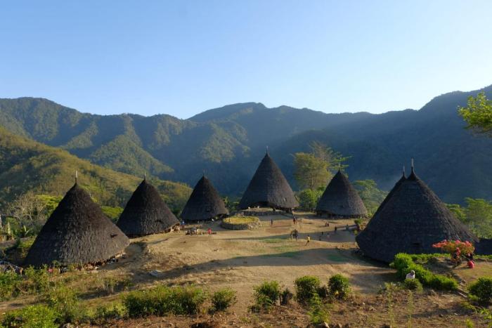 Wisata perkampungan unik dengan tradisi kuno