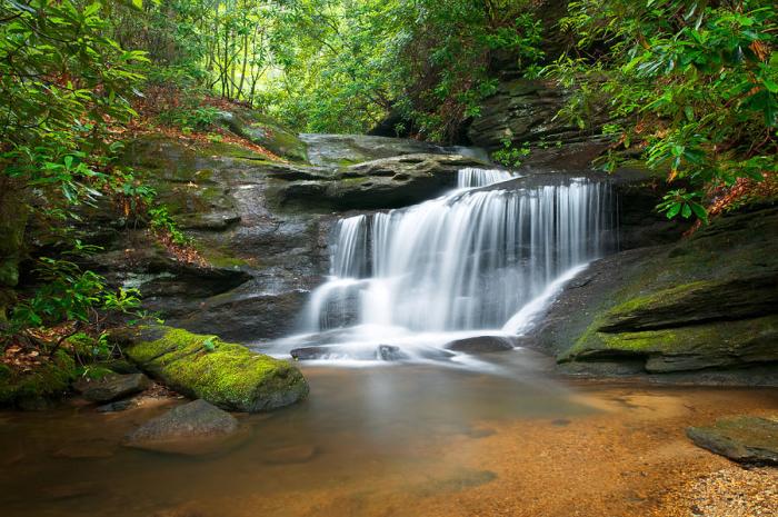 Air terjun tersembunyi tanpa jalur komersial